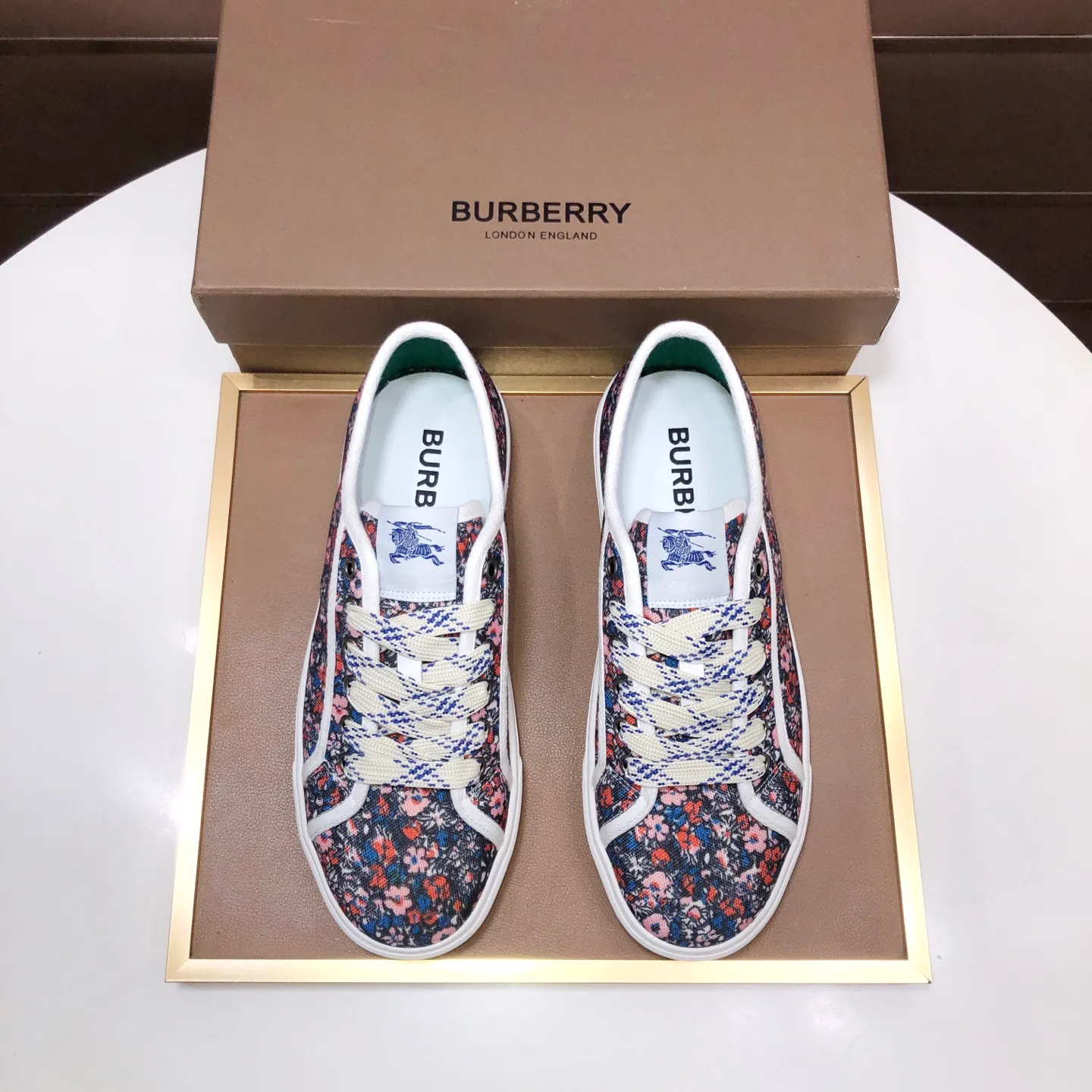 Men's shoes💰460💰【Burberry】Classic low-top sneakers｜Imported cowhide with classic plaid fabric｜Sheepskin lining｜Original outsole｜Fine workmanship and comfortable to wear Size: 38-44 (customized at 45)